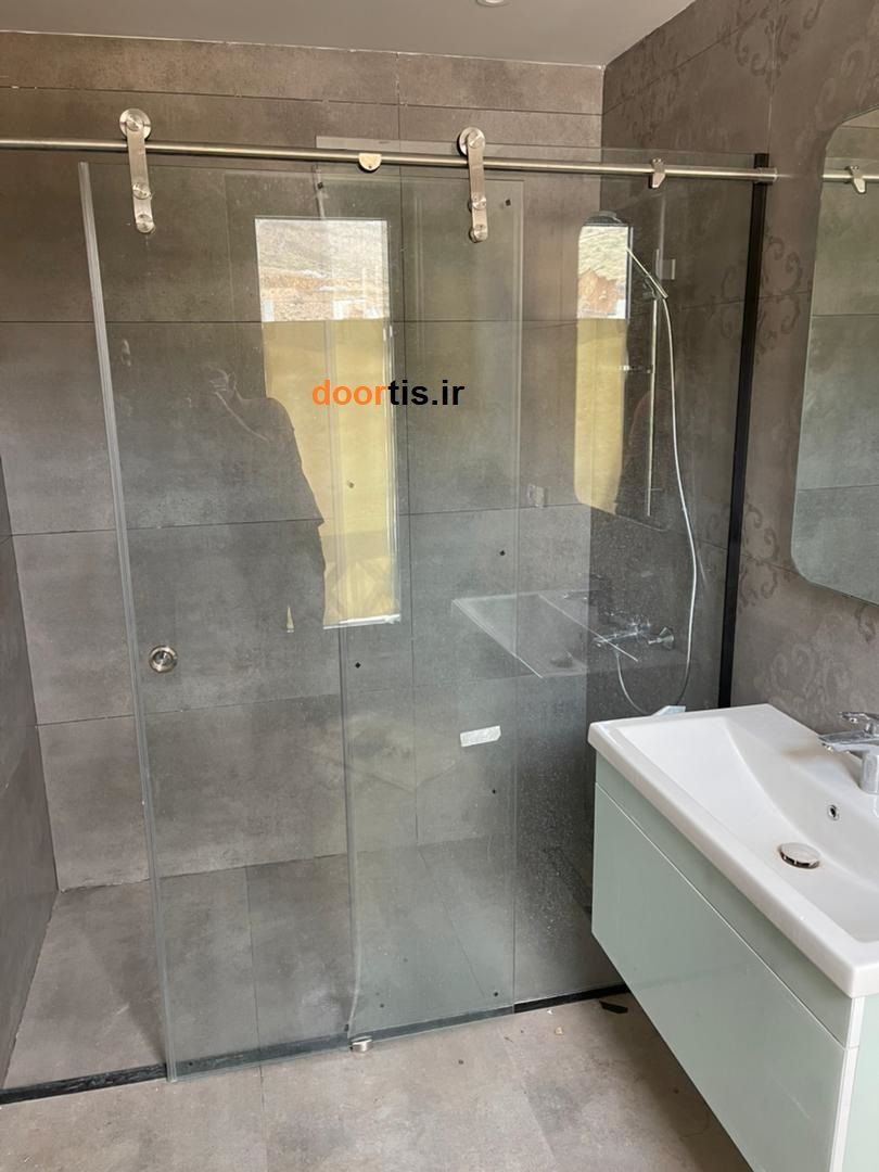 حمام های شیشه ای به دو صورت فریم دار و فریم لس